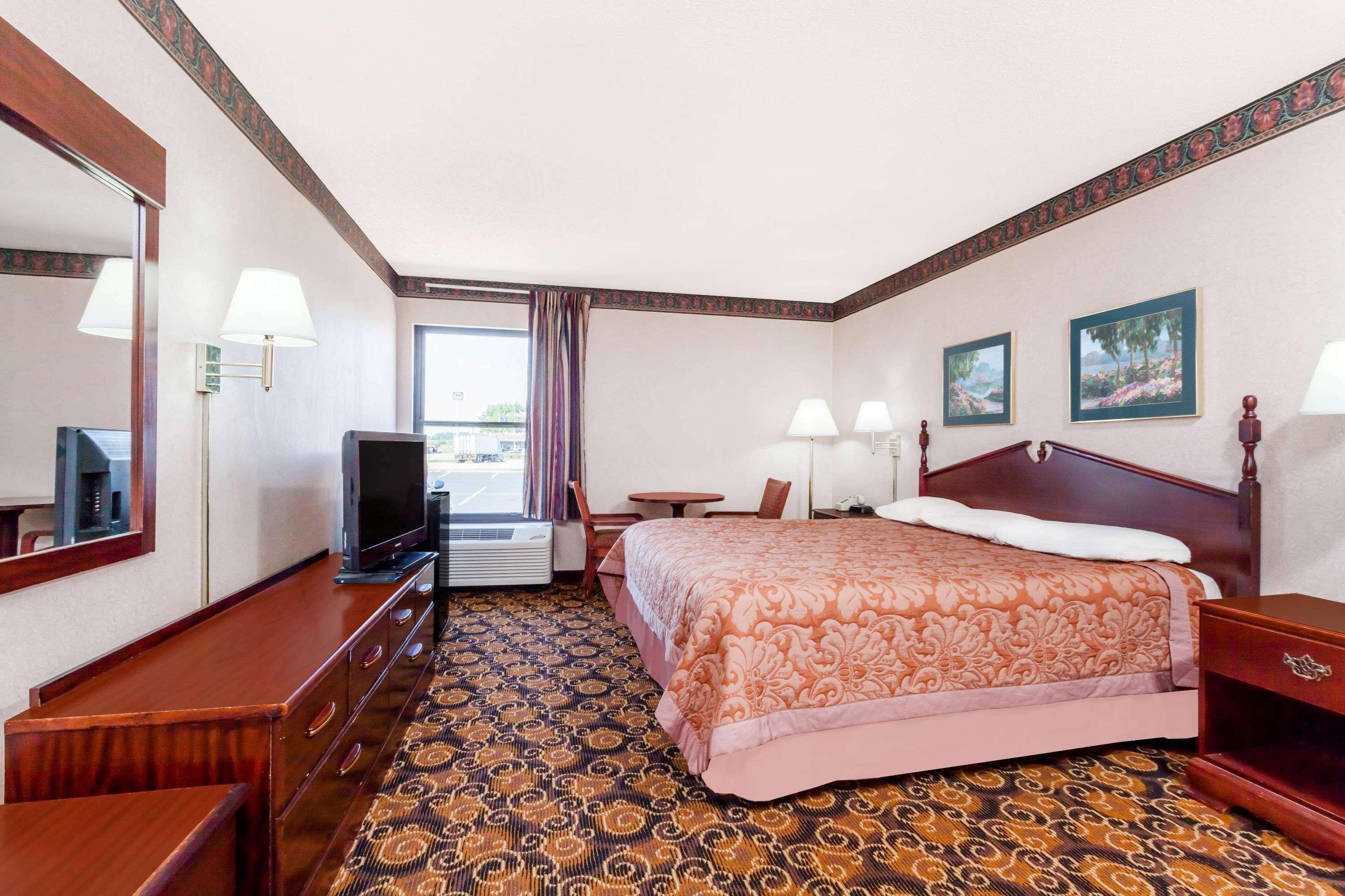 Super 8 by Wyndham Evansville North Stacer Eksteriør billede