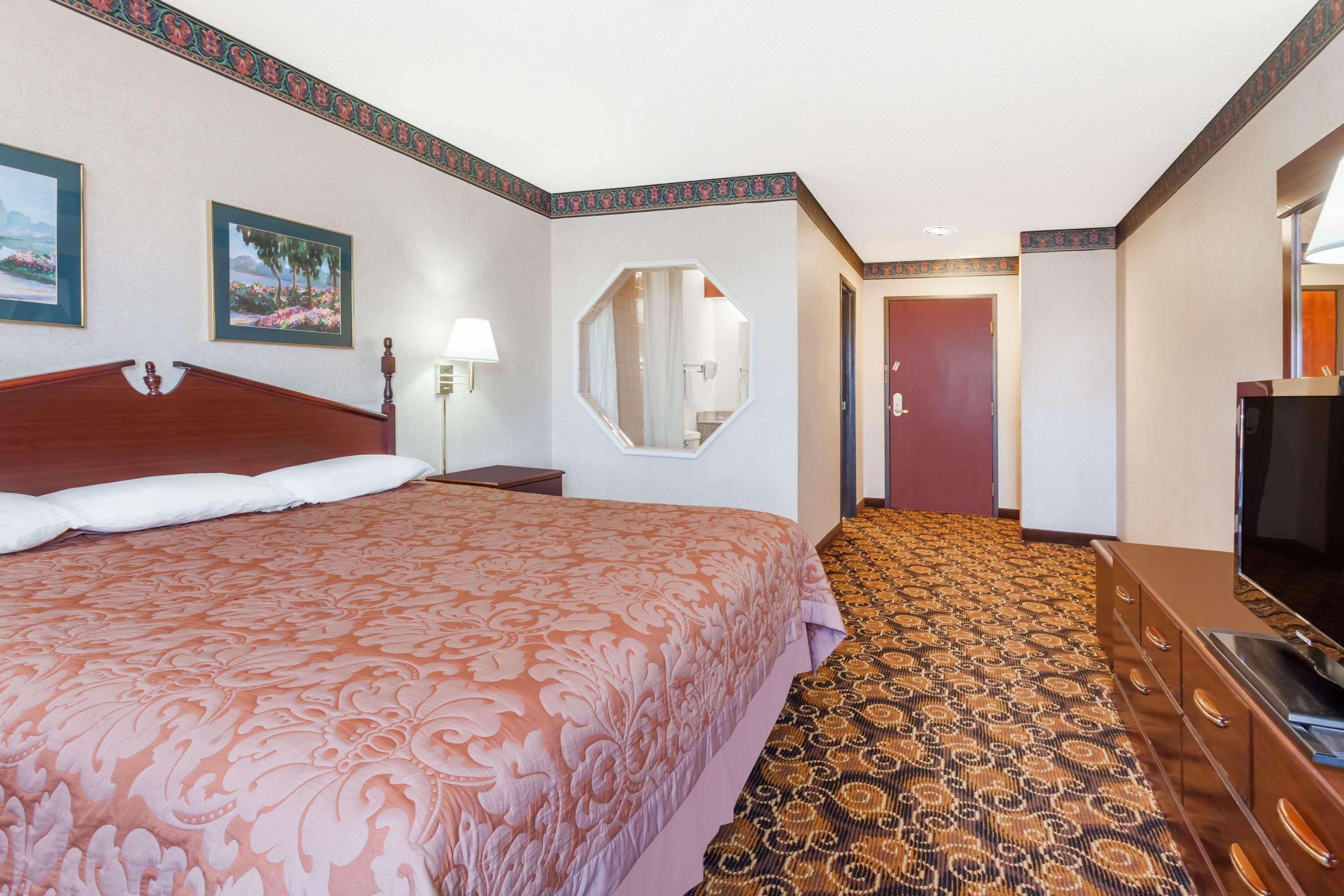 Super 8 by Wyndham Evansville North Stacer Eksteriør billede