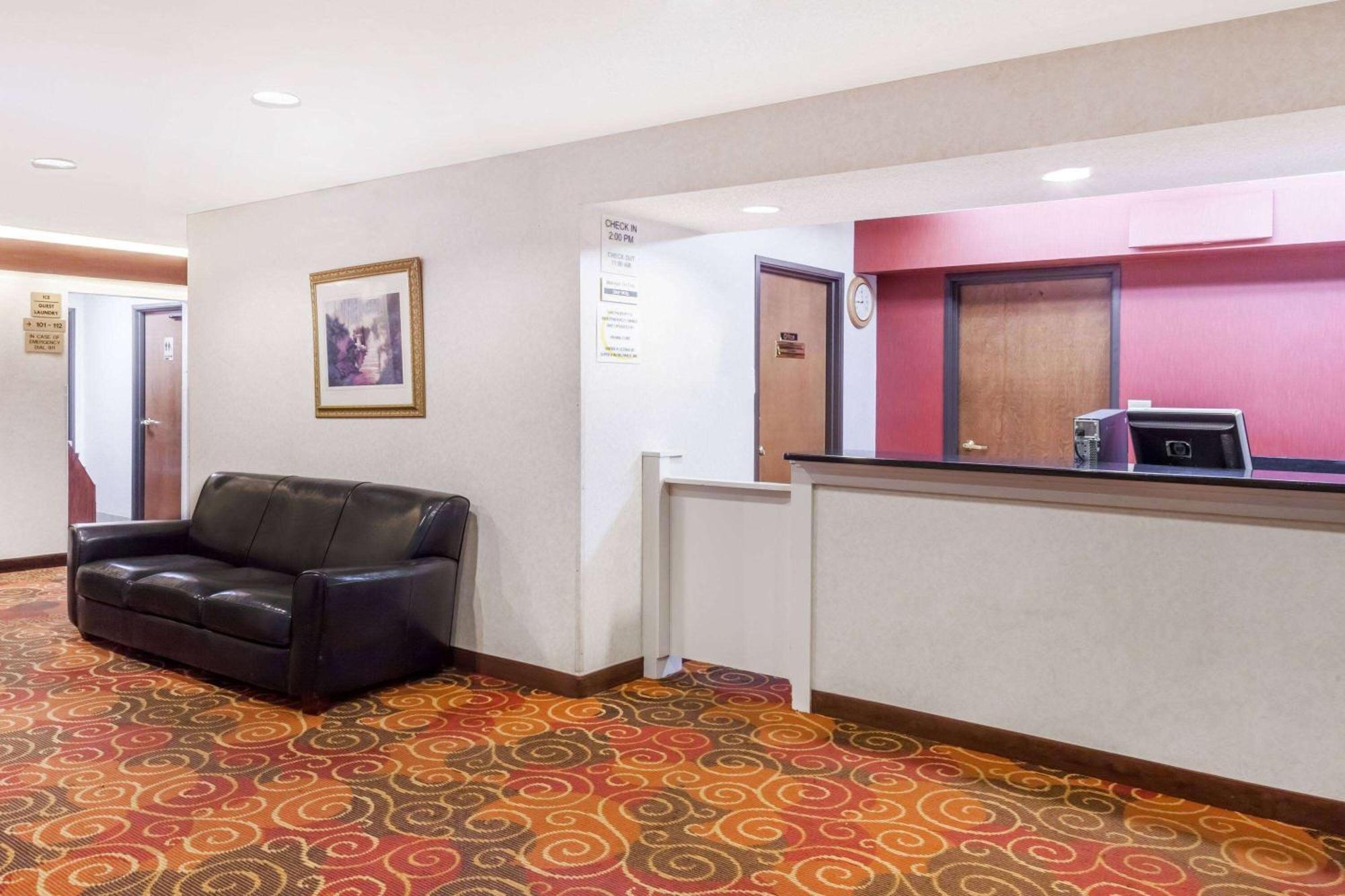 Super 8 by Wyndham Evansville North Stacer Eksteriør billede