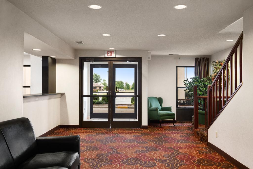 Super 8 by Wyndham Evansville North Stacer Eksteriør billede