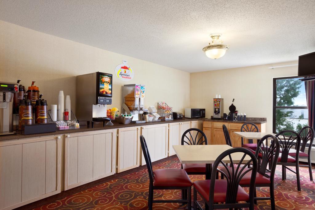 Super 8 by Wyndham Evansville North Stacer Eksteriør billede