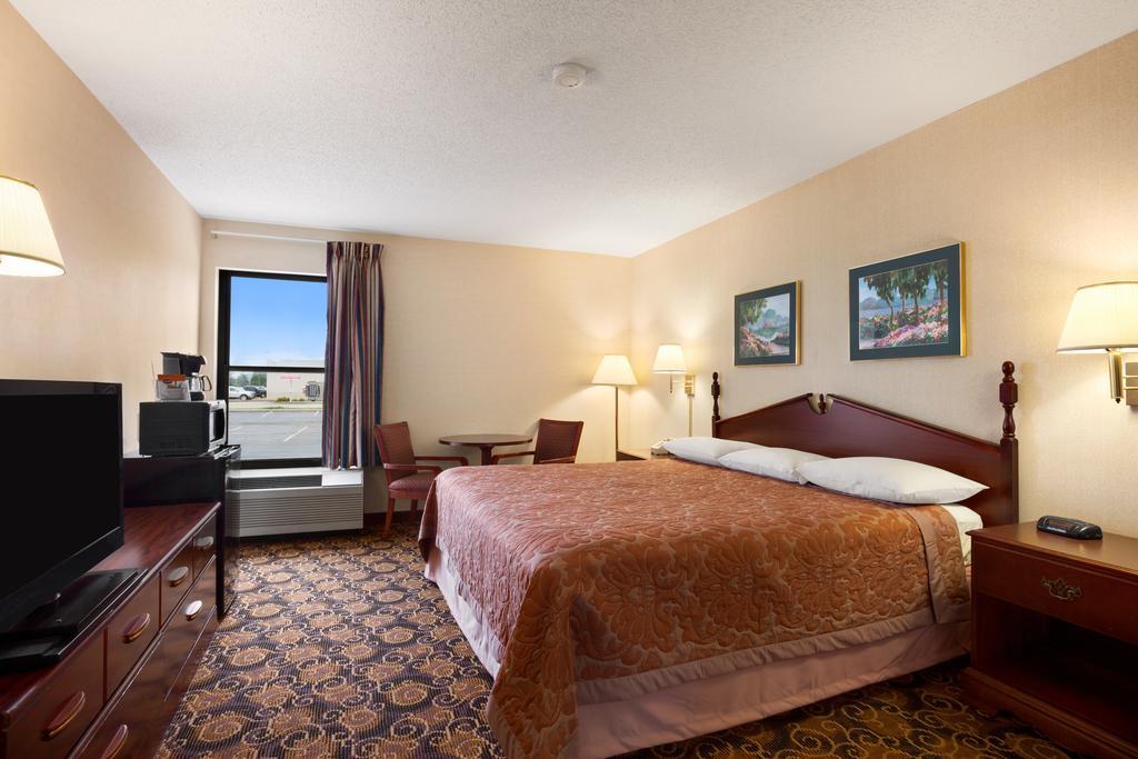 Super 8 by Wyndham Evansville North Stacer Eksteriør billede