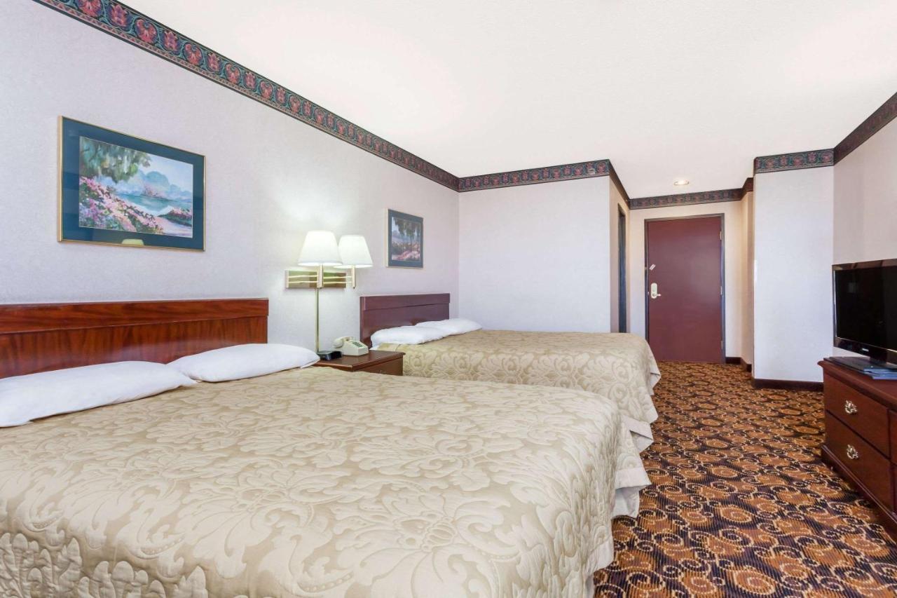 Super 8 by Wyndham Evansville North Stacer Eksteriør billede